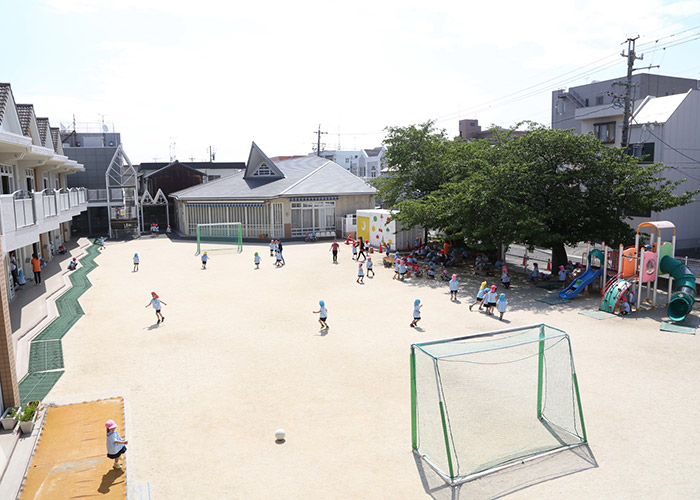 広〜い園庭